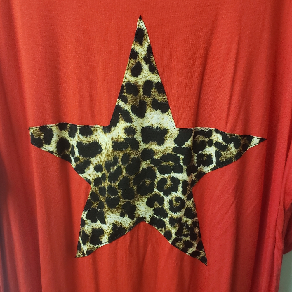 Hem & Thread Red Star Blouse - Picture 2 of 3